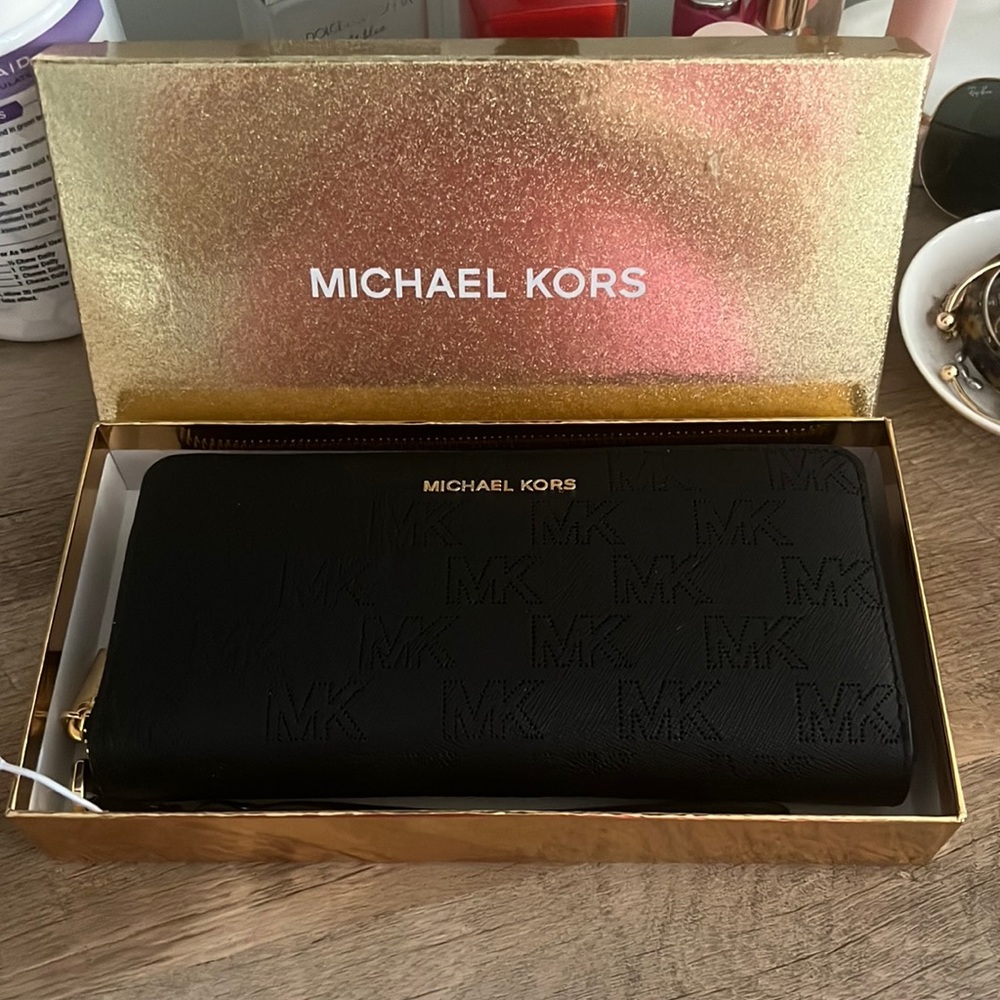 Brand new Michael Kors wallet/wristlet!